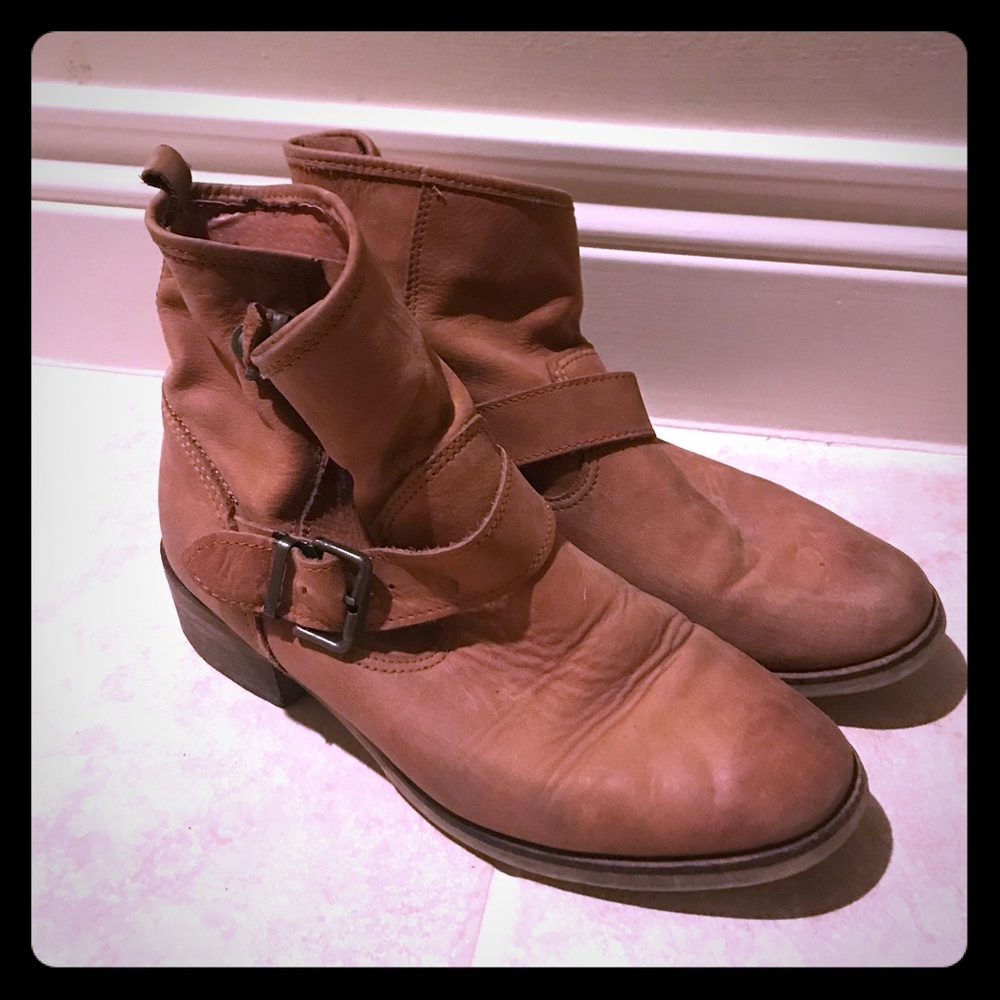 Steve Madden brown booties